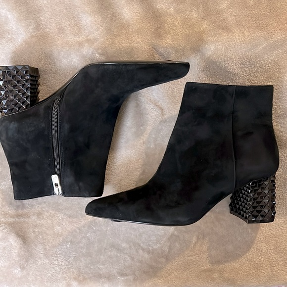 NWOB $159 Kinsly Antonio Melani Suede Bootie - Picture 4 of 7